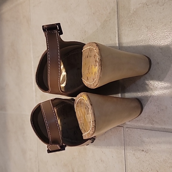 Sandals - Picture 3 of 3